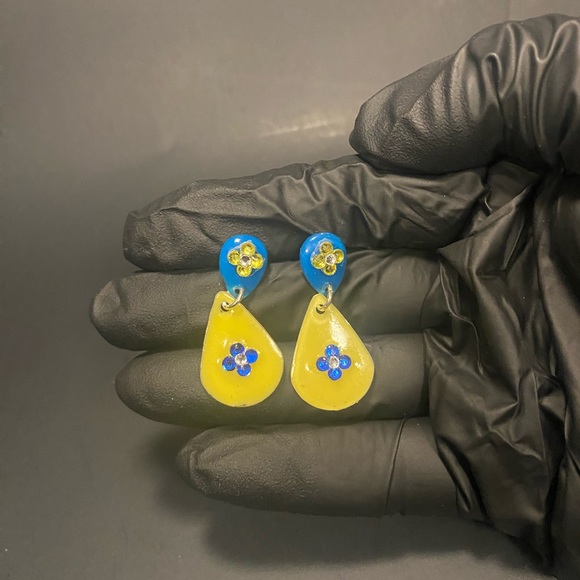 Dangle earrings - Picture 1 of 3